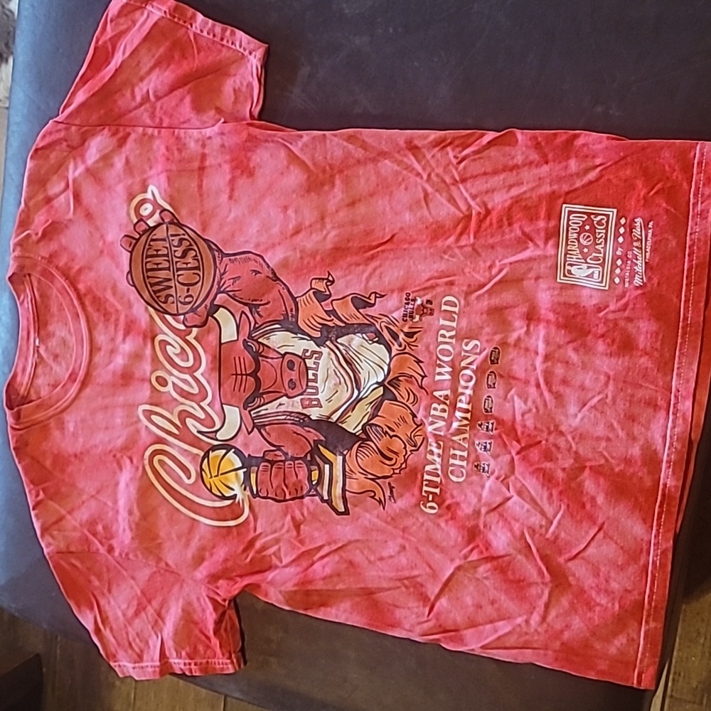Mens' Mitchell and Ness Chicago Bulls t-shirt size Medium